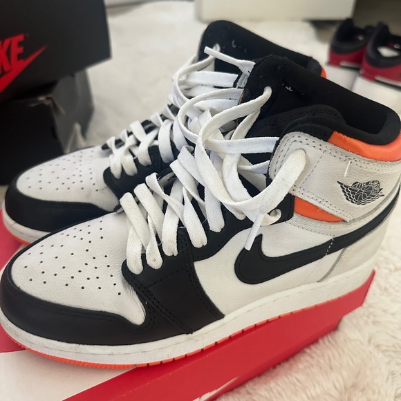 nike Jordan retro 1 white black with orange kids 5.5 woman's 7
